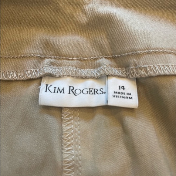 Kim Rogers Beige Dress Shorts - Picture 3 of 7